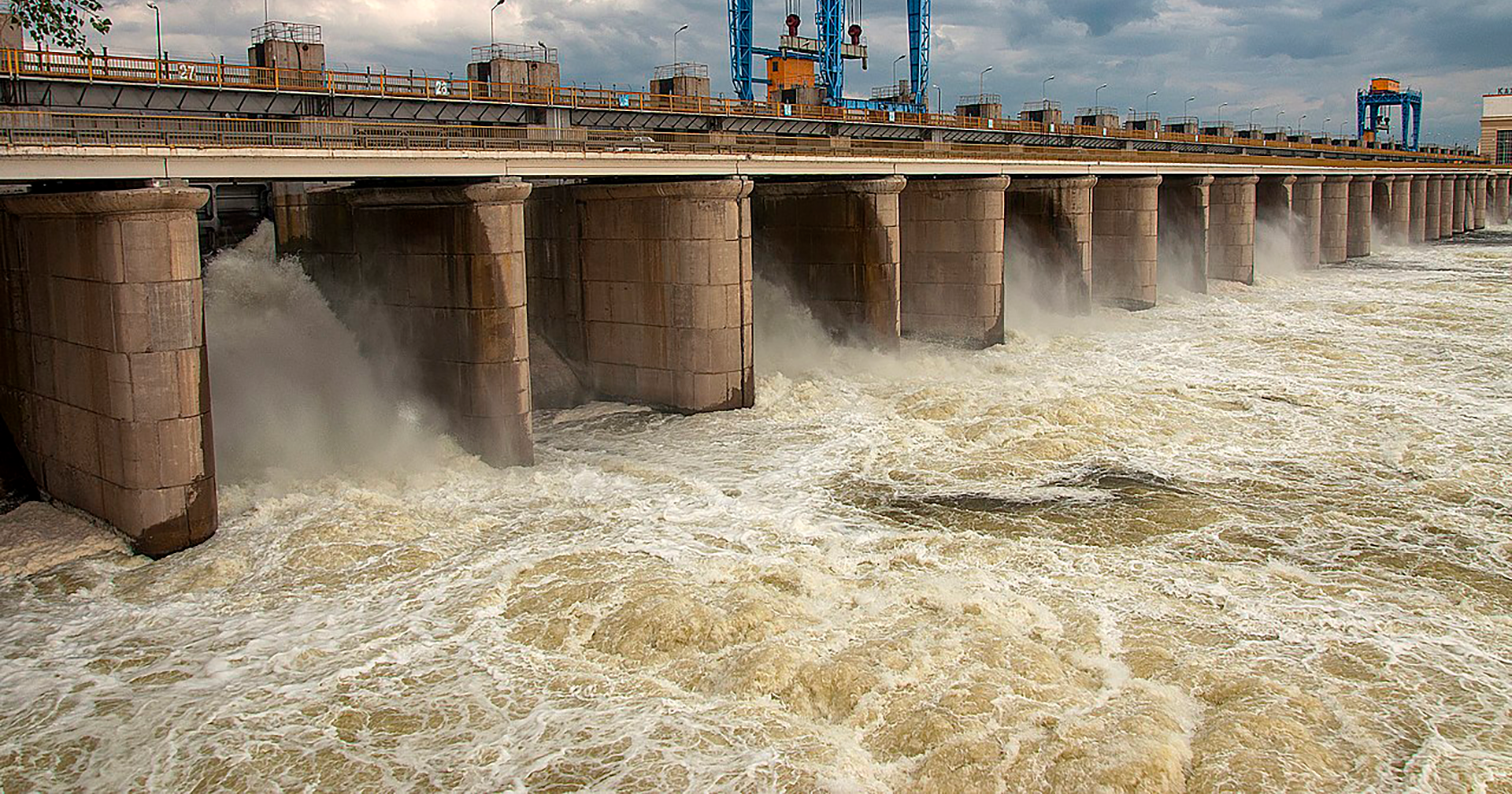 Kherson Dam in Ukraine - By Дзюбак Володимир - Own work, CC BY-SA 4.0, httpscommons.wikimedia.orgwindex.phpcurid=72550892