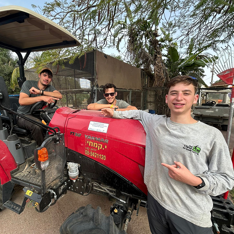 Tractor donated to Nir Yitzchak From Pittsburgh